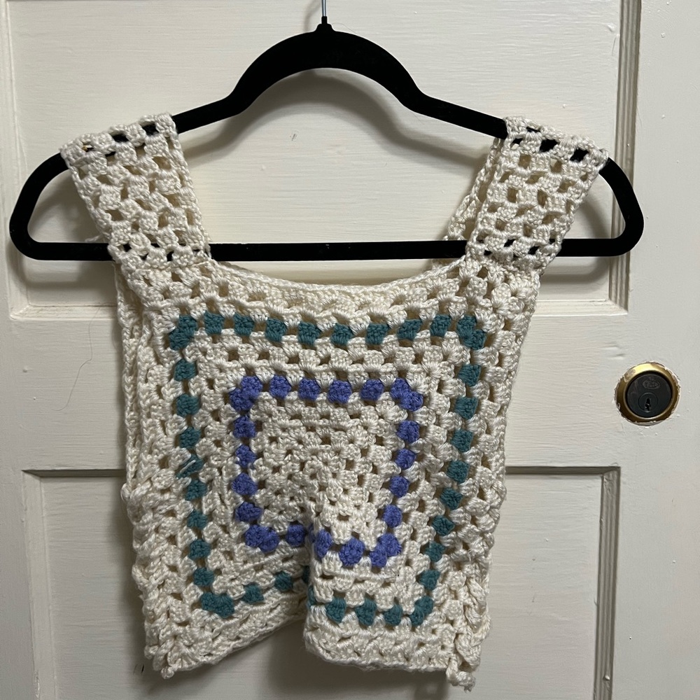 Granny square top from recycled yarn